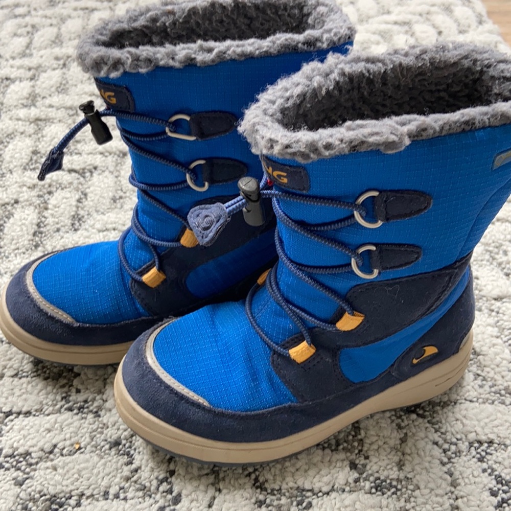 Viking snow boots size 9 US/27 EUR